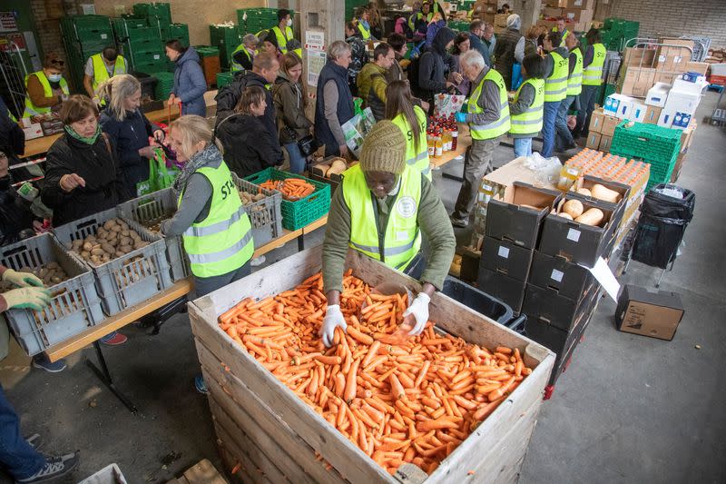 Food distribution for needy persons at the aid organisation "Essen fuer Alle" in Zurich