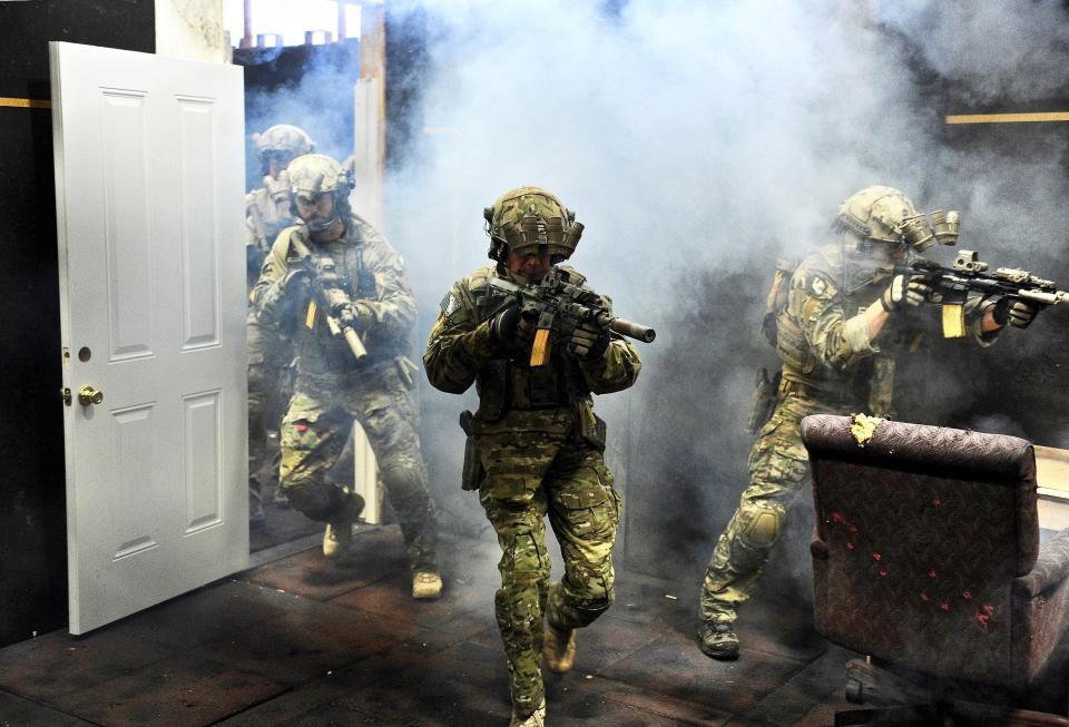 FBI hostage rescue team HRT