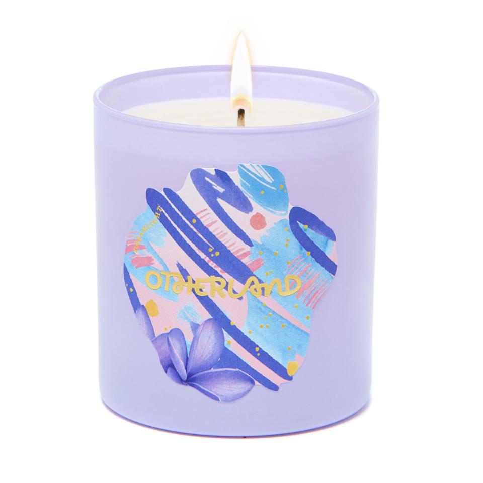 7) Dreamlight Carefree ’90s Scented Candle