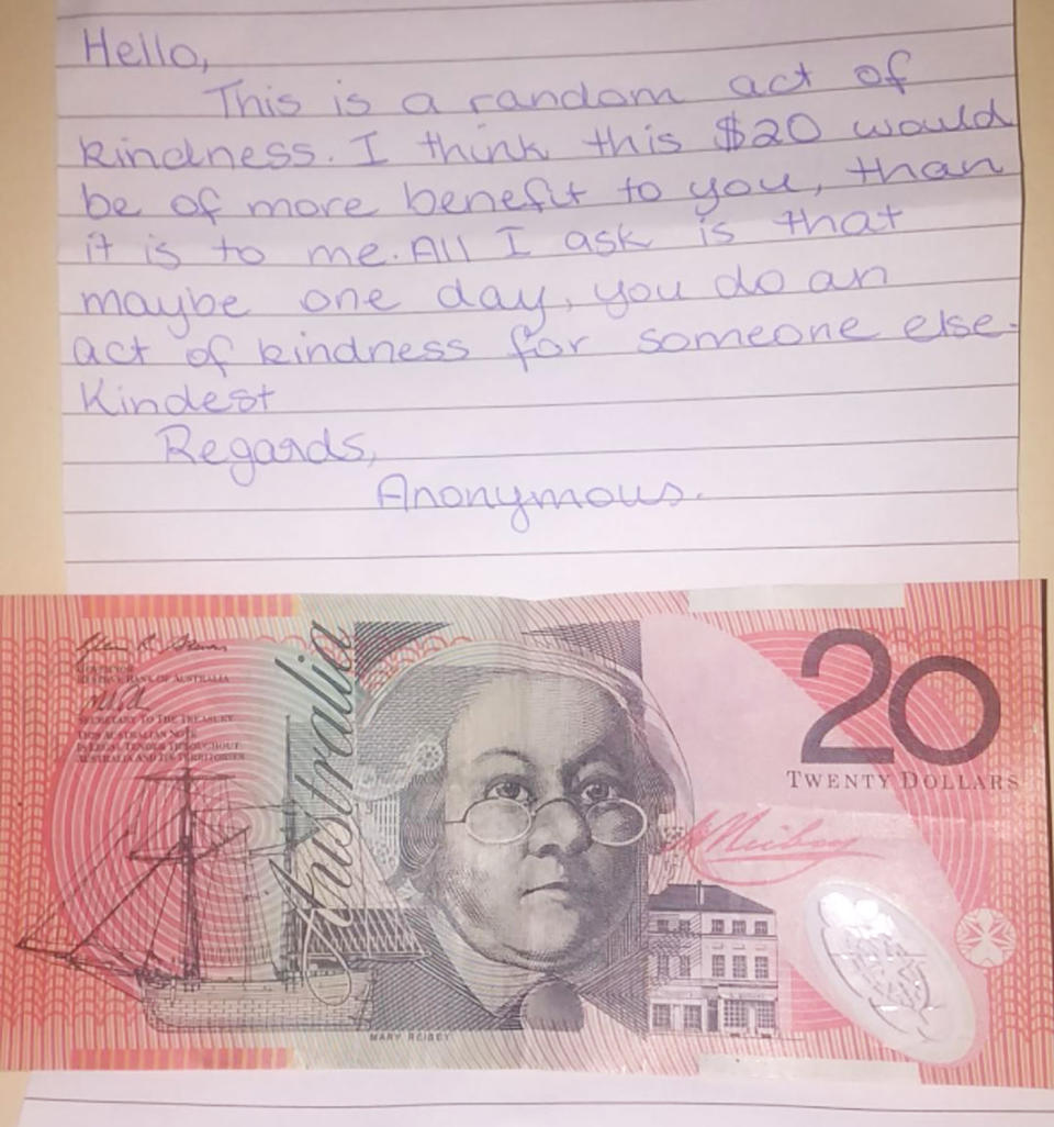 A Sunshine Coast father has been pleasantly surprised after opening his mailbox to find a kind note with $20 attached.