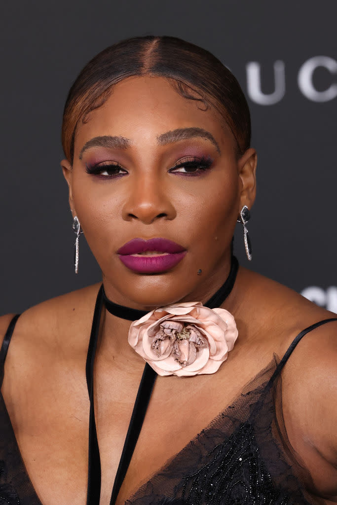 Serena Williams attends the 2021 LACMA Art + Film Gala, serena williams hair and makeup beauty trends, eyebrows