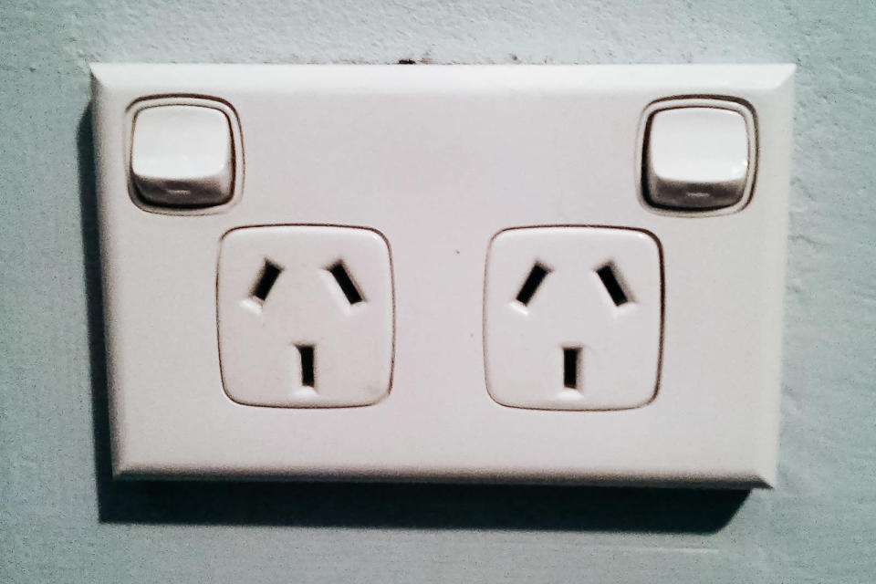 Travel plug adapter