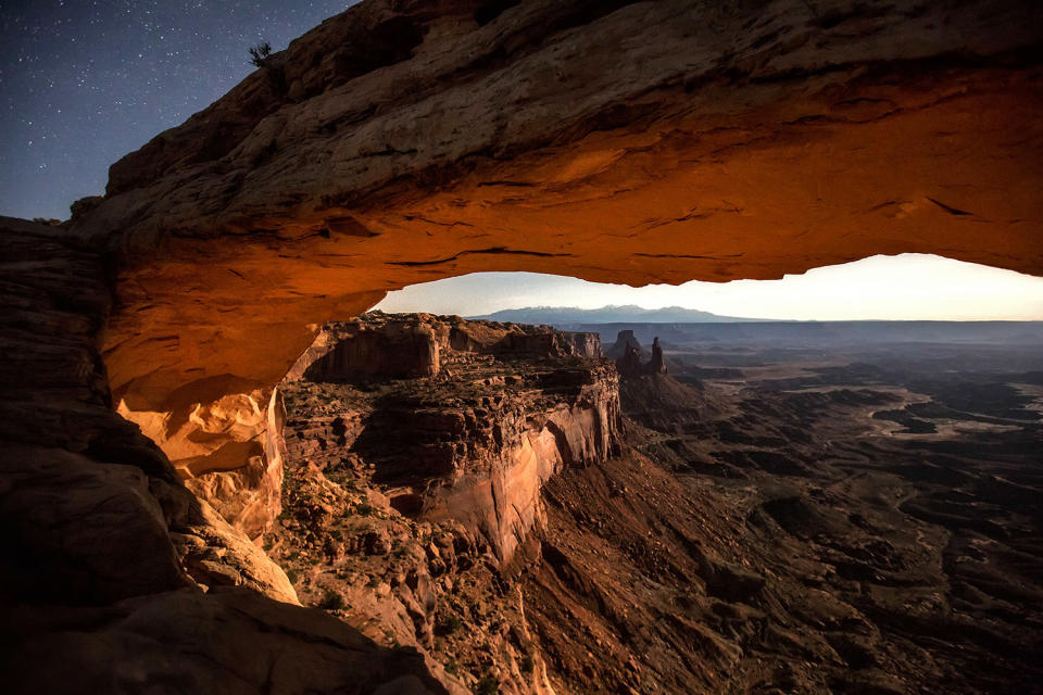 Amazing images of starlight under desert archways