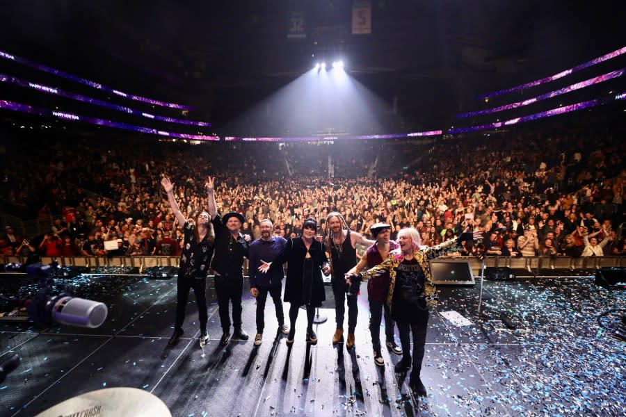 Heart LIVE 2024 Stage | Photo Credit- Criss Cain | Left to Right- Ryan Wariner, Tony Lucido, Sean Lane, Ann Wilson, Paul Moak, Ryan Waters, Nancy Wilson