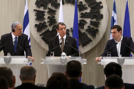 Cypriot President Nicos Anastasiades (C), Israeli Prime Minister Benjamin Netanyahu (L) and Greek Prime Minister Alexis Tsipras address the media during a news conference at the presidential palace in Nicosia, Cyprus, in this January 28, 2016 file picture. REUTERS/Yiannis Kourtoglou/Files