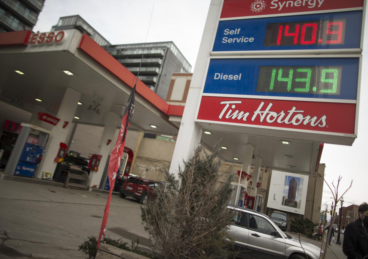 TORONTO, ON - DECEMBER 23: Inflation has an affect upon the economy whether its interest rates, mortgage rates, gas prices or any other thing we require as a good or service. CORONAPD  Toronto Star/Rick Madonik        (Rick Madonik/Toronto Star via Getty Images)