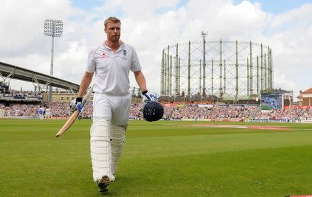 England's Andrew Flintoff leaves the field after being caught for 22 during the fifth Ashes cricket test match against Australia at the Oval in London August 22, 2009. REUTERS/Philip Brown