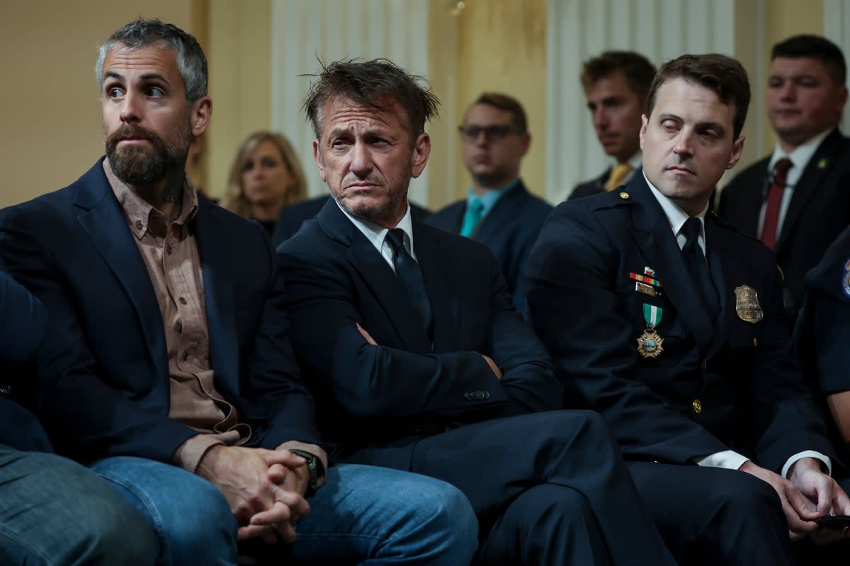 Actor Sean Penn (C) sits with Washington Metropolitan Police Officer Daniel Hodges (R), and retired Metropolitan Police Officer Michael Fanone during the fifth hearing held by the House Select Committee to Investigate the January 6th Attack on the U.S. Capitol, in the Cannon House Office Building on June 23, 2022 (Getty Images)