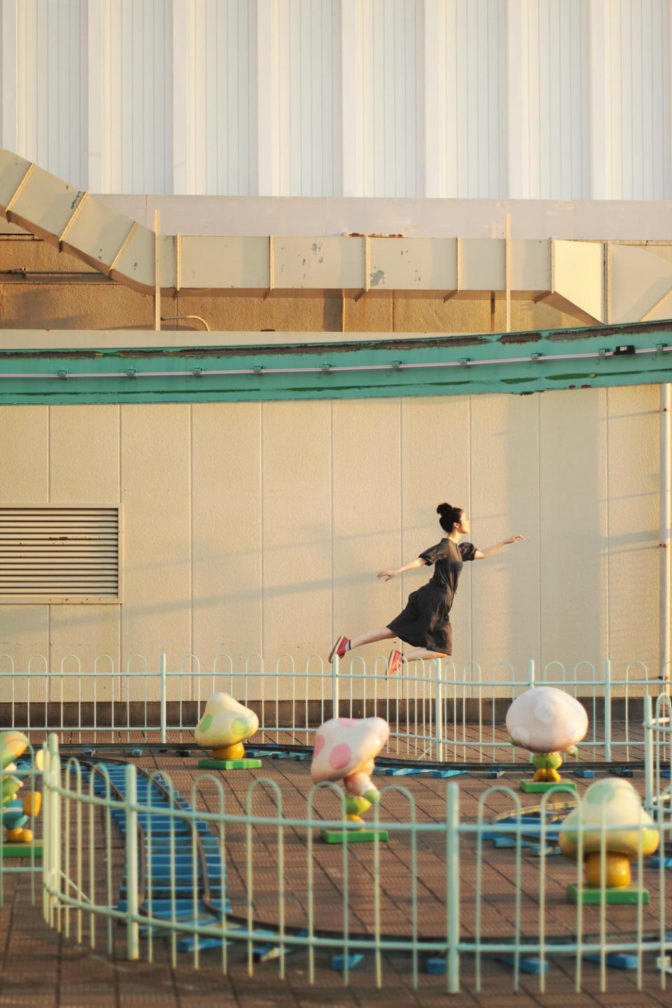 "This shot was taken at a tiny amusement park built on a roof of a department store," Hayashi said. (Photo credit: Natsumi Hayashi/ yowayowacamera.com)