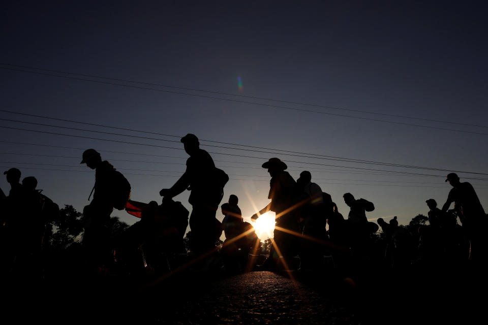 <p>Central American migrants walk along the highway near the border with Guatemala as they continue their journey to the U.S., in Tapachula, Mexico, on Oct. 22, 2018. (Photo: Ueslei Marcelino/Reuters) </p>