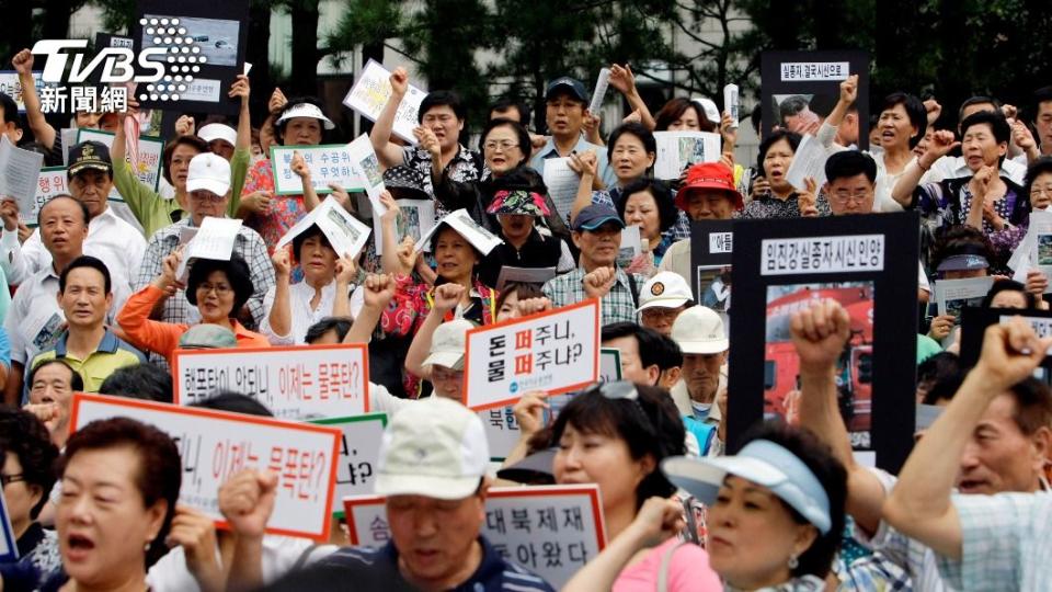 當時的致命事故還在南韓引發民眾示威潮。（圖／達志影像美聯社）