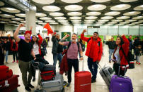 Fanáticos del River Plate cantan en el Aeropuerto Adolfo Suárez Madrid-Barajas antes de la final de la Copa Libertadores, en Madrid, España, el 7 de diciembre de 2018. REUTERS/Javier Barbancho