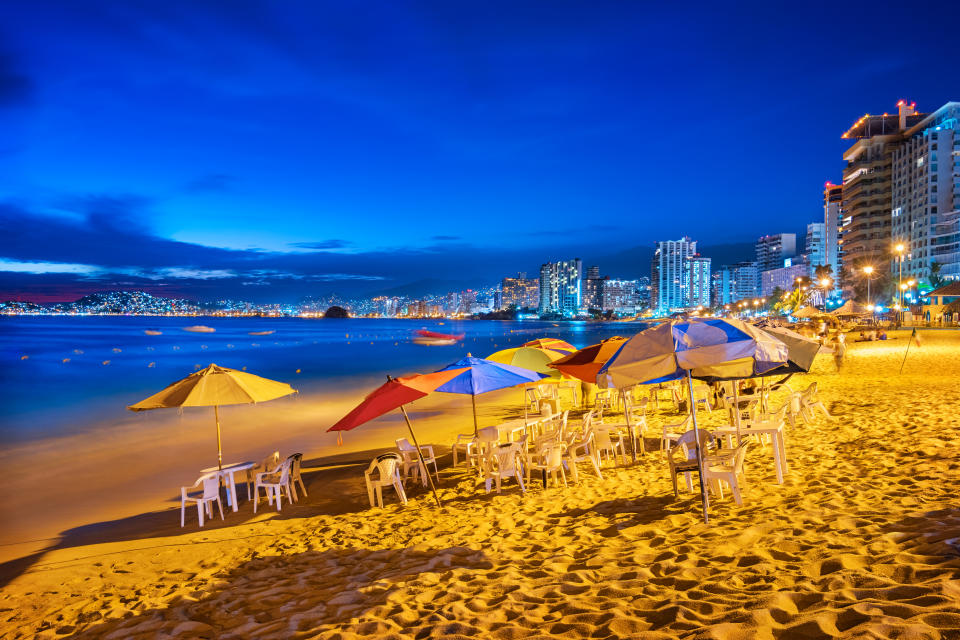 Atardecer en la playa de Acapulco. Foto: Getty Images. 