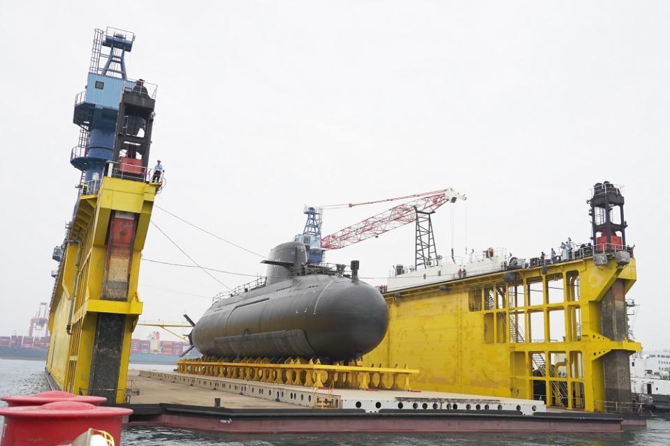 台灣海軍的國造潛艦首艘原型艦海鯤軍艦2024.2.27移入中信8號浮塢，隨後進行浮航測試，並進入台船乾塢繼續進行泊港測試（HAT）。台船提供