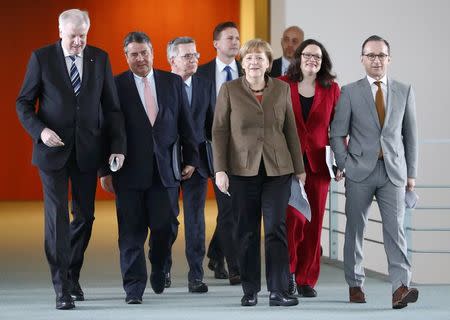 (L to R) Bavarian state Premier and leader of the Christian Social Union (CSU) Horst Seehofer, Economy Minister Siegmar Gabriel, Interior Minister Thomas de Maiziere, German Chancellor Angela Merkel, Labour Minister Andrea Nahles and Justice Minister Heiko Maas arrive for a news conference at the Chancellery in Berlin, Germany, April 14, 2016. REUTERS/Fabrizio Bensch