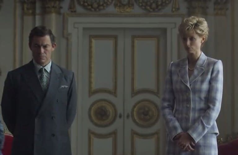 Elizabeth Debicki, como Lady Di, y Dominic West, como el príncipe Carlos en la quinta temporada de The Crown