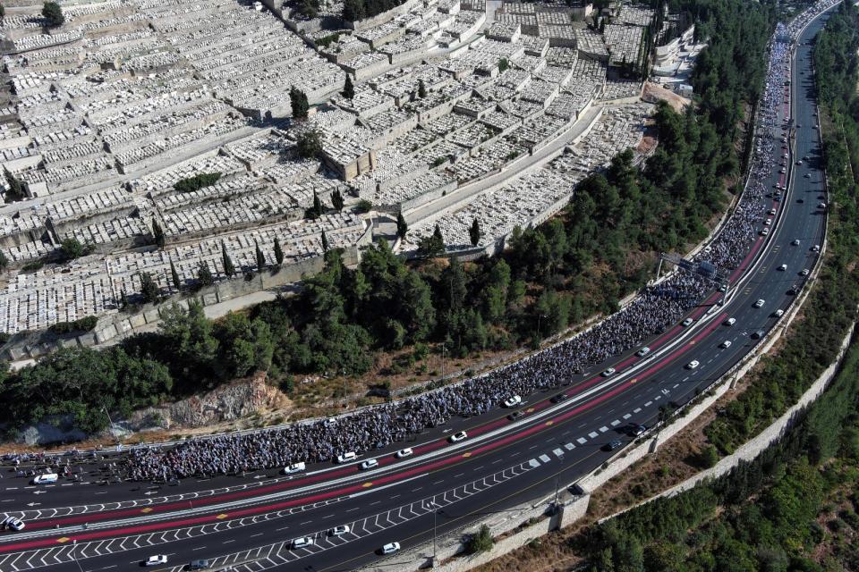 2023年7月22日，以色列民眾前往耶路撒冷抗議的隊伍空拍。路透社