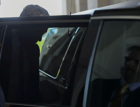 U.S. Trade Representative Robert Lighthizer enters his vehicle as he leaves from the U.S. Capitol House carriage entrance after a meeting with Speaker of the House Nancy Pelosi at the Capitol in Washington, U.S., May 15, 2019. REUTERS/Jonathan Ernst