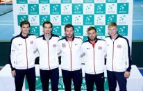 Britain Tennis - Great Britain v Argentina - Davis Cup Semi Final - Emirates Arena, Glasgow, Scotland - 15/9/16 Great Britain captain Leon Smith, Jamie Murray, Andy Murray, Dan Evans and Kyle Edmund pose after the draw Action Images via Reuters / Andrew Boyers Livepic