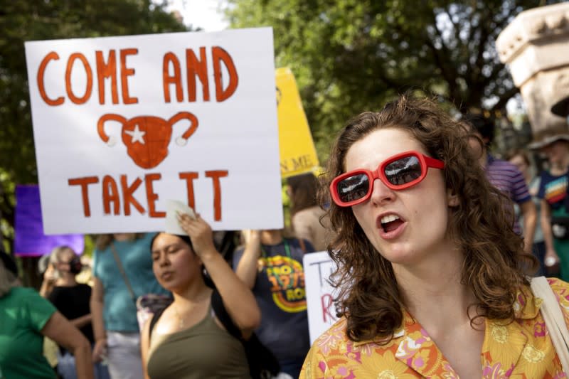 2022年5月3日，墮胎支持者在德州的州議會大廈外抗議。（美聯社）