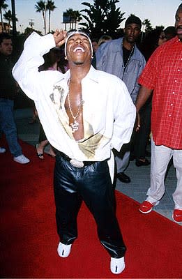 Sisqo doffs his shades to get a better look at the thongs at the Hollywood premiere of Paramount's The Original Kings of Comedy