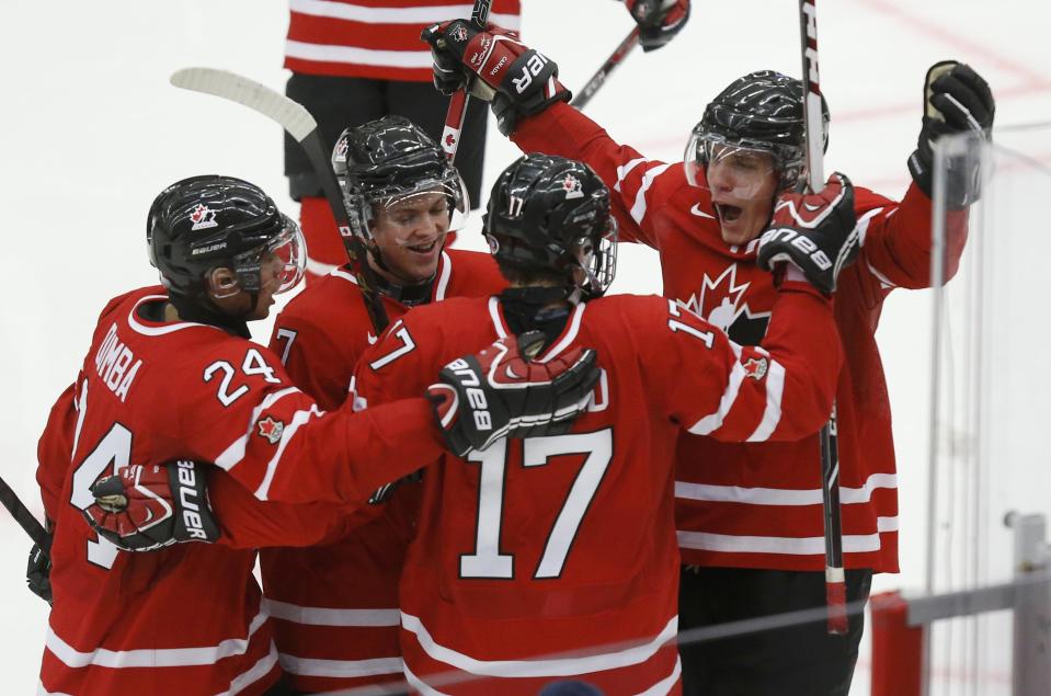 Canada's Mathew Dumba (L), Josh Morrissey (2nd L), Connor McDavid (17) and Bo Horvat celebrate McDavid's goal against the United States during the third period of their IIHF World Junior Championship ice hockey game in Malmo, Sweden, December 31, 2013. REUTERS/Alexander Demianchuk (SWEDEN - Tags: SPORT ICE HOCKEY)
