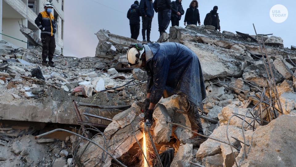 Members of the Syrian civil defence, known as the White Helmets look for casualties under the rubble following an earthquake in the town of Zardana in the countryside of the northwestern Syrian Idlib province, early on February 6, 2023. - A 7.8-magnitude earthquake hit Turkey and Syria on February 6, killing hundreds of people as they slept, levelling buildings, and sending tremors that were felt as far away as the island of Cyprus and Egypt.