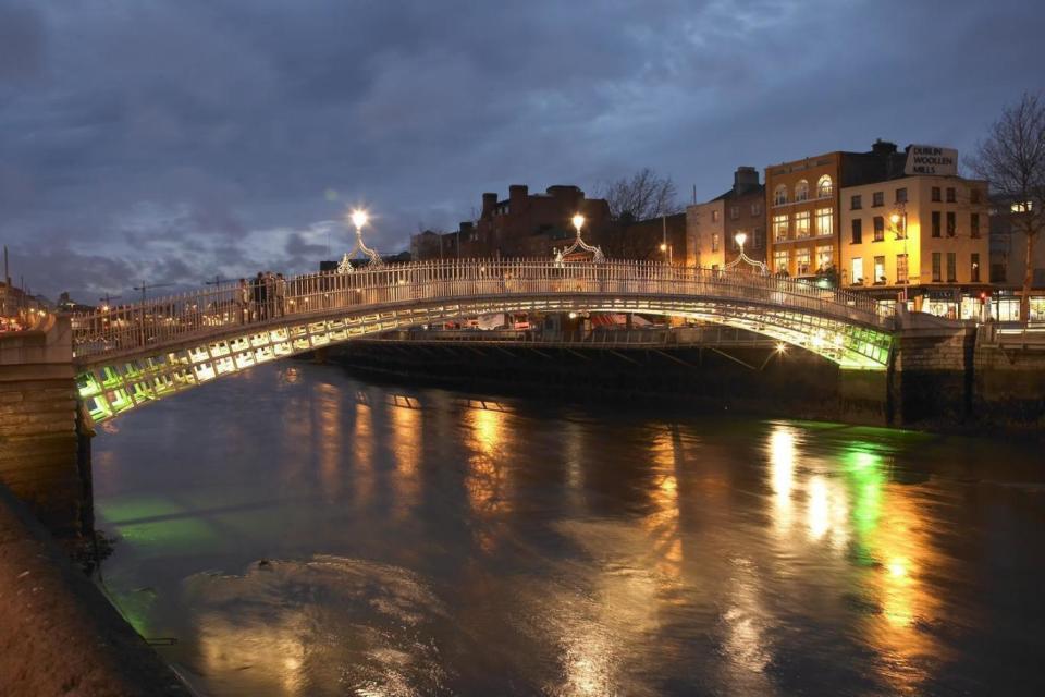 Ha’penny Bridge (Tourism Ireland)