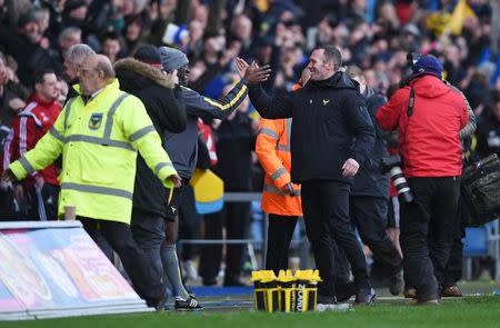 Football Soccer - Oxford United v Swansea City - FA Cup Third Round - Kassam Stadium - 10/1/16 Oxford manager Michael Appleton celebrates at the end Action Images via Reuters / Tony O'Brien Livepic