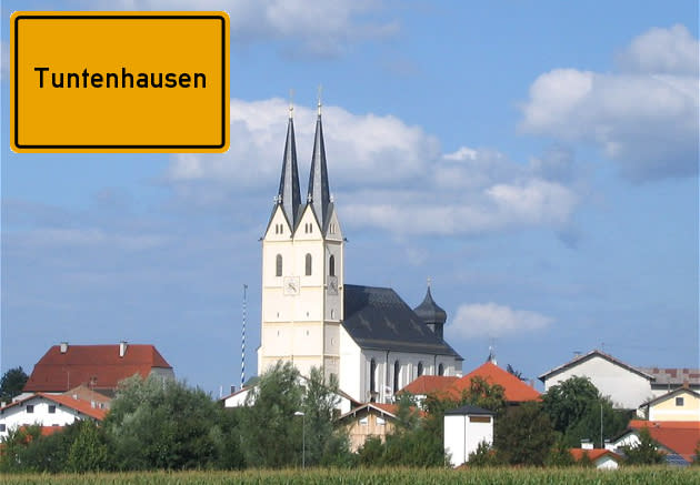 Auch Tuntenhausen liegt in Bayern. Die Gemeinde zählt über 6.000 Einwohner und fast 60 Ortsteile. Der ungewöhnliche Name soll von einem Siedler namens Tunti oder Tunto abstammen, dessen Existenz schon erstmals 770 überliefert wurde. Tuntenhausen hat seinen heutigen Namen bereits seit dem 13. Jahrhundert.