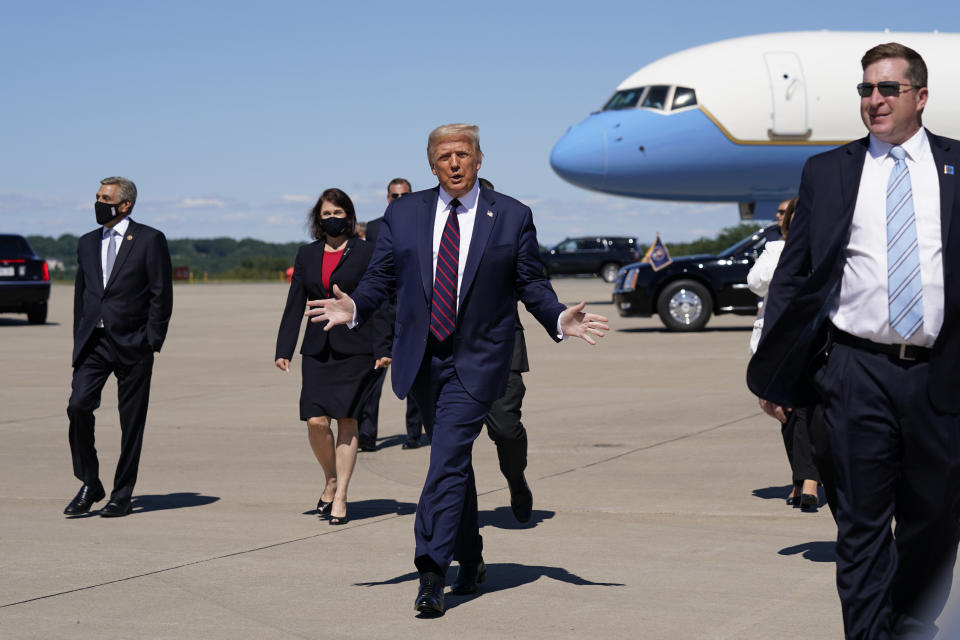 Donald Trump auf dem Weg zu einem Wahlkampfauftritt in Pennsylvania im August (Bild: Evan Vucci/AP/dpa)