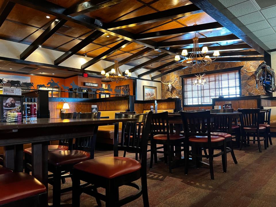The dining room of a Longhorn Steakhouse