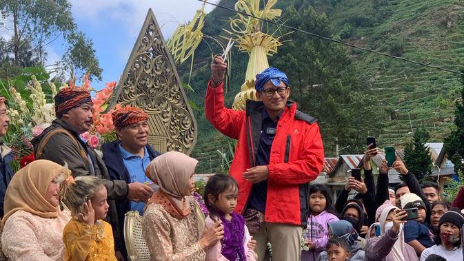 <p>Menteri Pariwisata dan Ekonomi Kreatif, Sandiaga Uno, mengunjungi Desa Wisata Sembungan yang terletak di Kecamatan Kejajar, Kabupaten Wonosobo, Jawa Tengah, Minggu (4/7/2022) (Istimewa)</p>