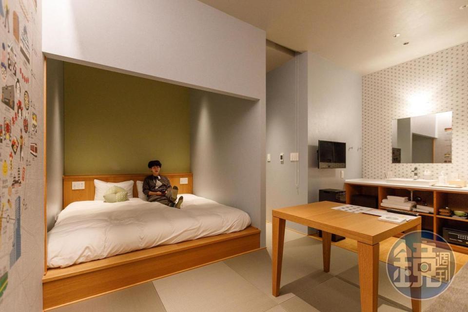 最基本的雙人房也有自己的客廳與長沙發。