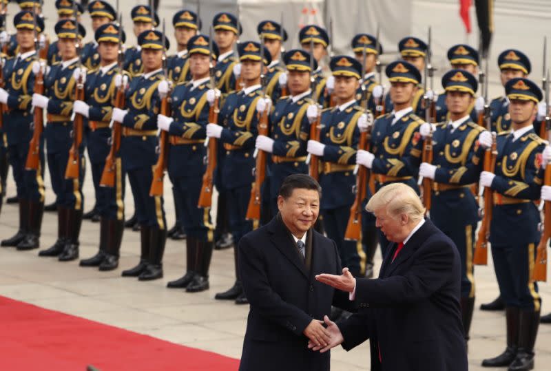 En esta foto de archivo del 9 de noviembre de 2017, el presidente Donald Trump y el presidente chino, Xi Jinping, participan en una ceremonia de bienvenida en el Gran Salón del Pueblo en Pekín, China. (Foto: AP/Andrew Harnik)