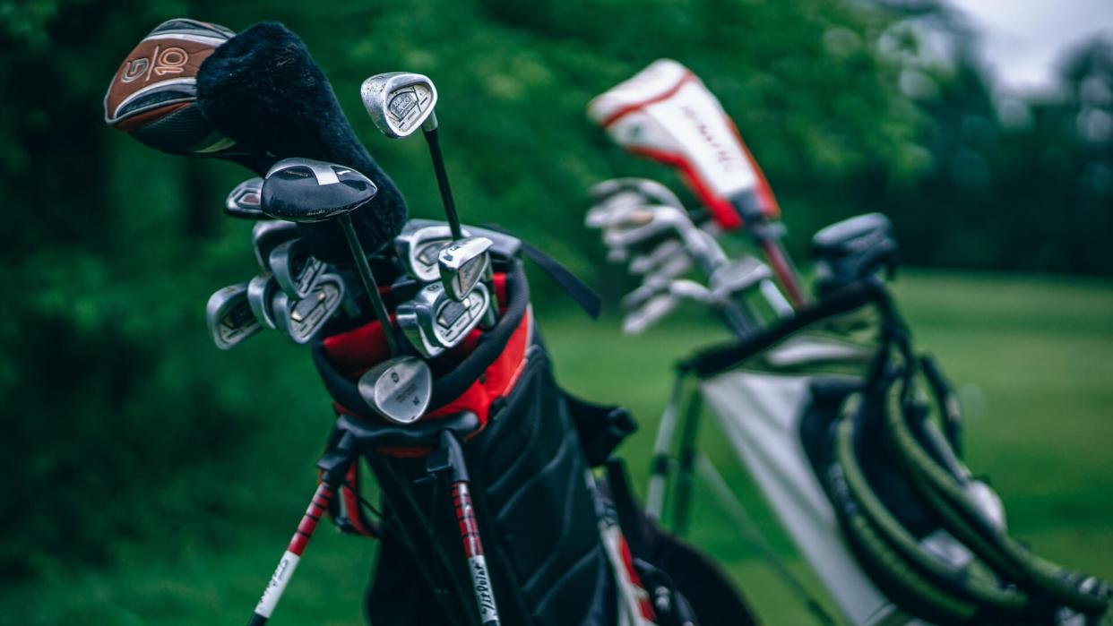 golf clubs, golfing