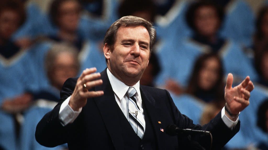 jerry falwell delivering sermon