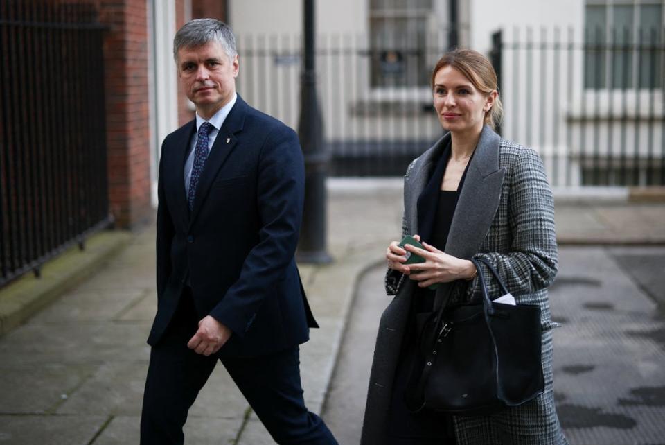 Lesia Vasylenko (R) walks with Vadym Prystaiko, Ukraine’s ambassador to the UK, in London on 17 March, 2022 (REUTERS)