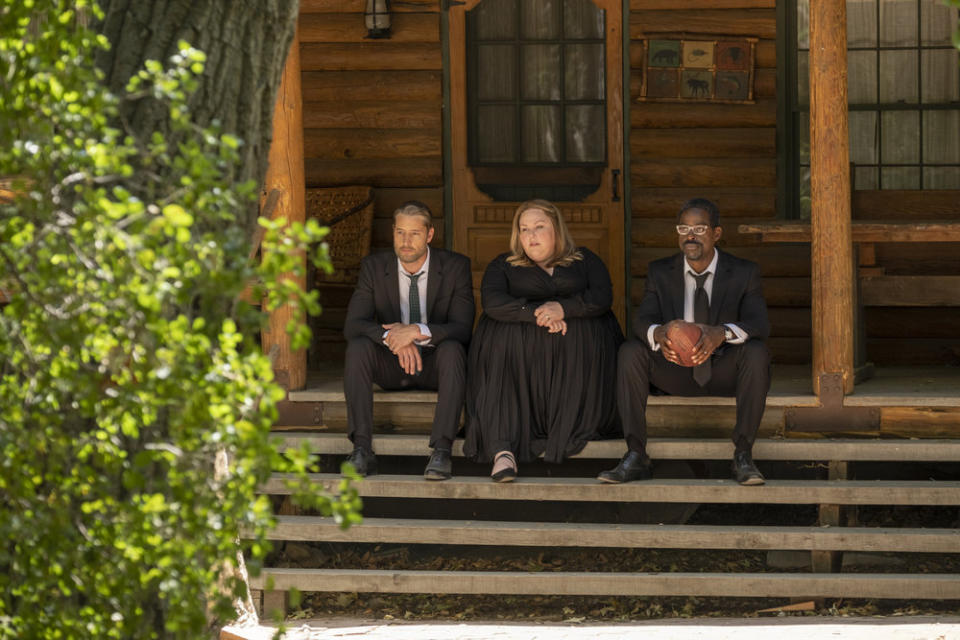 THIS IS US — “Us” Episode 618 — Pictured: (l-r) Justin Hartley as Kevin, Chrissy Metz as Kate, Sterling K. Brown as Randall - Credit: NBC