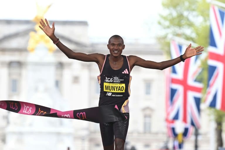 Kenya's Alexander Mutiso Munyao won the men's London marathon on Sunday (JUSTIN TALLIS)
