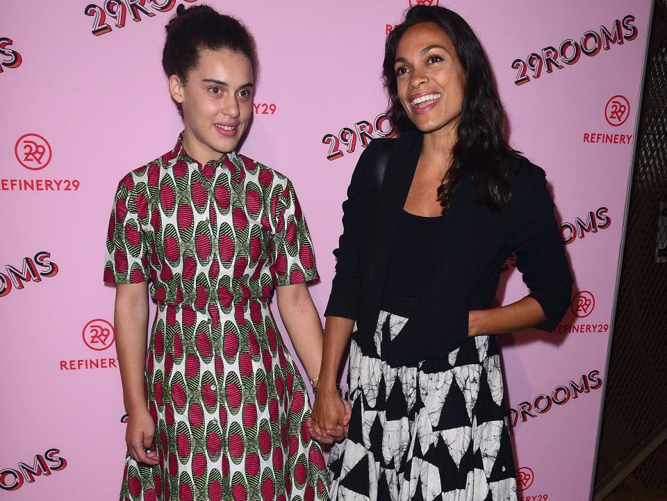 rosario dawson and her daughter in 2017