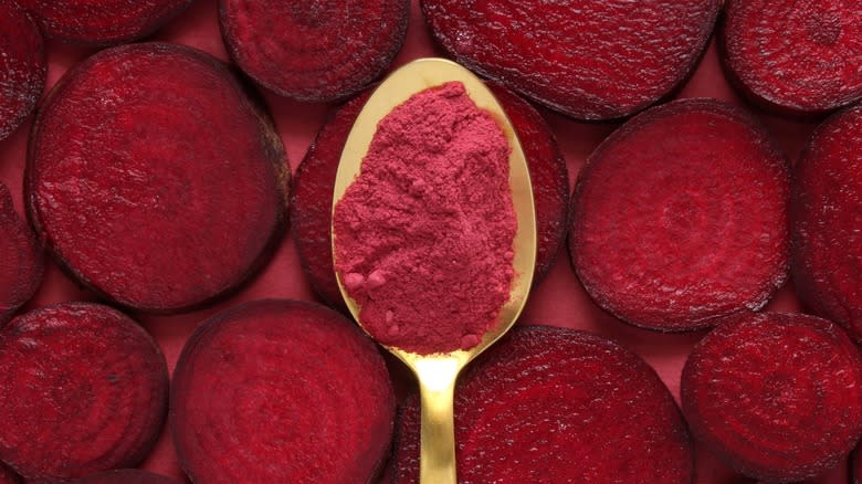 Beet slices and powder