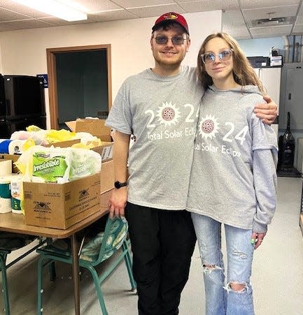 Alex and Elizabeth Fisher help with the Pizza Party for the Pantry in Clyde on March 16.
