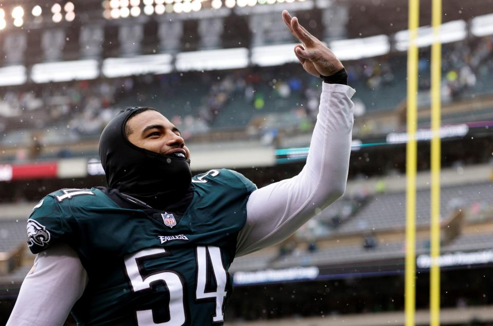 Eagles linebacker Shaun Bradley, who starred at Temple, celebrates with fans after an October 2 win over the Jaguars.