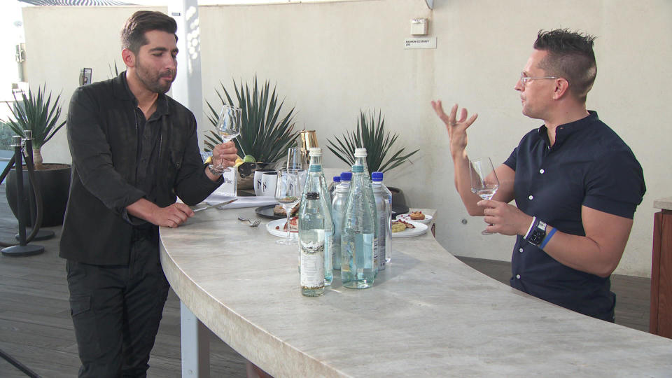 Martin Riese, a water sommelier, explains the mineral flavors of a variety of bottled waters to correspondent Jonathan Vigliotti.  / Credit: CBS News