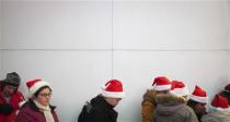 People line up outside a Toys"R"Us store in Times Square before their Black Friday Sale in New York November 28, 2013. REUTERS/Carlo Allegri