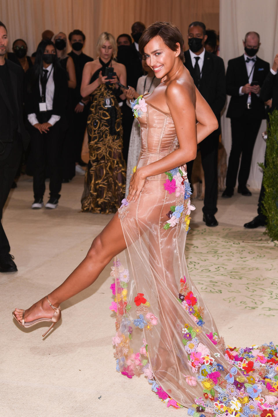 Irina Shayk walking on the red carpet at the 2021 Metropolitan Museum of Art Costume Institute Gala celebrating the opening of the exhibition titled In America: A Lexicon of Fashion held at the Metropolitan Museum of Art in New York, NY on September 13, 2021. (Photo by Anthony Behar/Sipa USA)