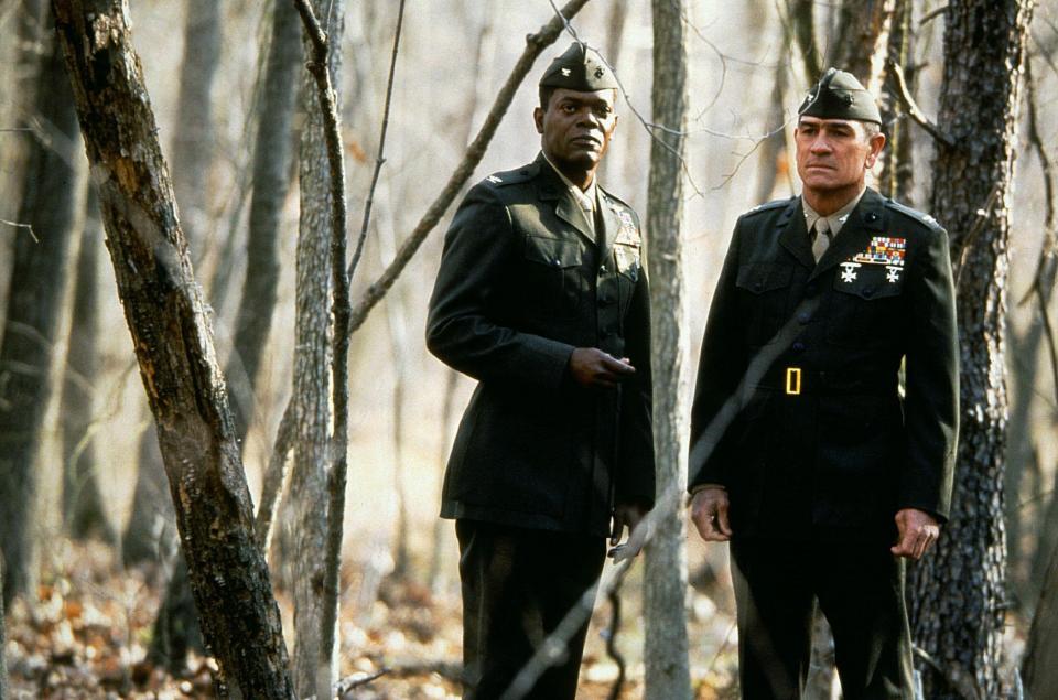 Samuel L. Jackson & Tommy Lee Jones Film: Rules Of Engagement (USA/CAN/UK/DE 2000) Characters: Col. Terry L. Childers & Col. Hayes 'Hodge' Hodges  Director: William Friedkin 07 April 2000   **WARNING** This Photograph is for editorial use only and is the copyright of PARAMOUNT PICTURES and/or the Photographer assigned by the Film or Production Company and can only be reproduced by publications in conjunction with the promotion of the above Film. A Mandatory Credit To PARAMOUNT PICTURES is required. The Photographer should also be credited when known. No commercial use can be granted without wr