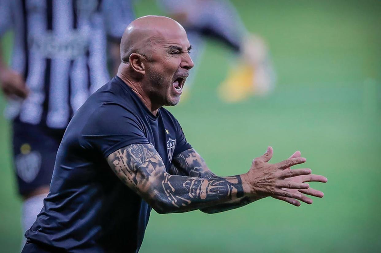 "¡Va a entrar al campo!": relator brasilero reacciona a las corridas de Sampaoli