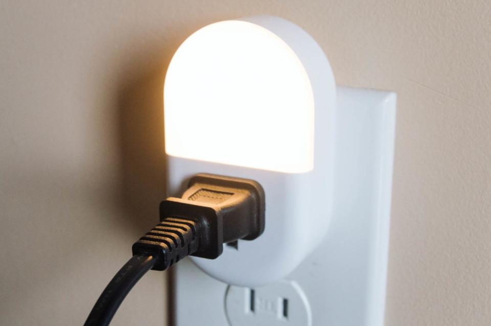 Smart power outlet